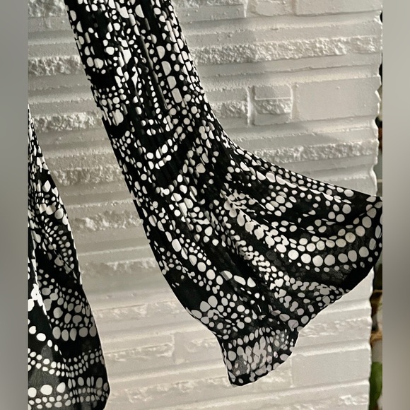 Allison Taylor blouse with flared cuffs - Picture 6 of 7